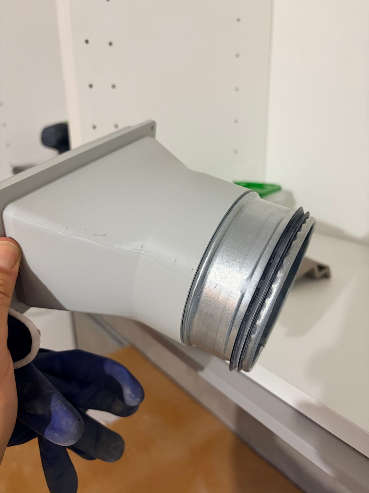 Wydrukowany adapter z PETG ze stalową złączką na rurę ø100 mm